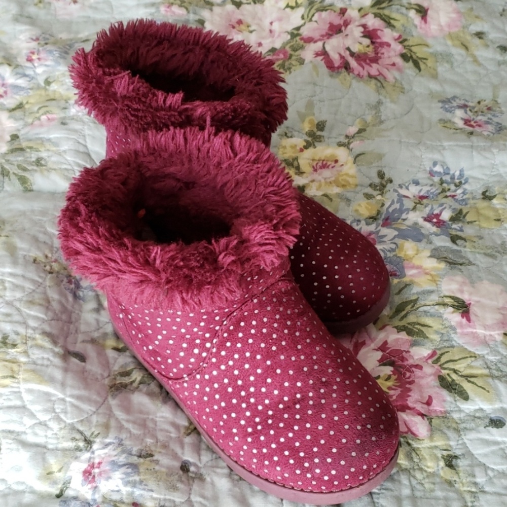 ⭐ SOLD ⭐ Cat & Jack burgundy fuzzy boots